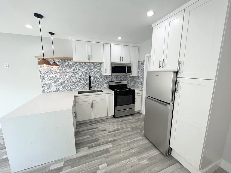 4225 W 120th St #D — Photo 2