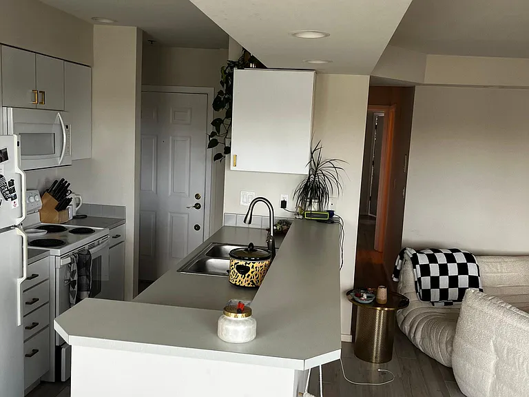 2108 Warren Ave N — Photo 8