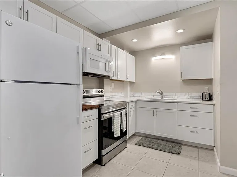 1282 Belaire Ct W — Photo 27