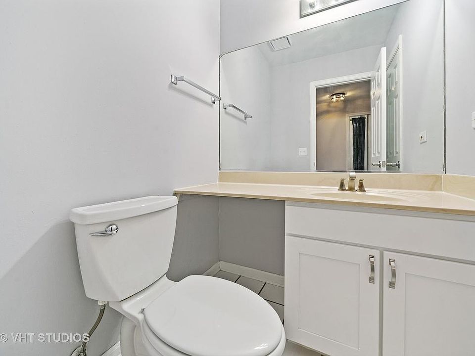 1st image of 450 Valley Dr APT 101