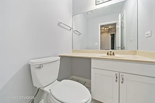 450 Valley Dr #101 Photo 1