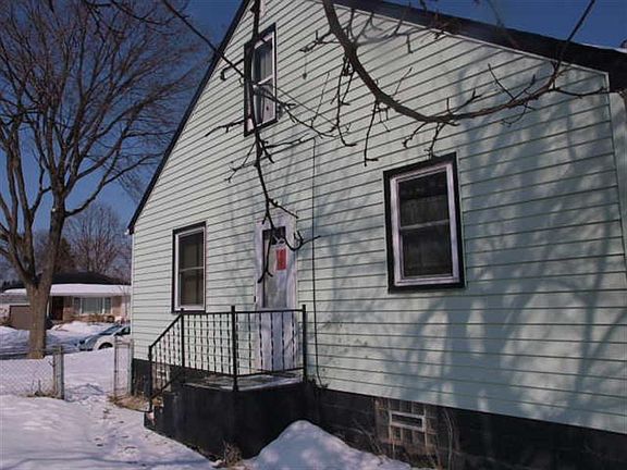 2nd image of 824 Vincent Ave N