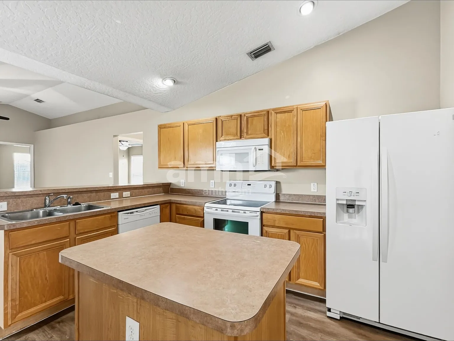 4 bed, 2.0 bath, 1937 sqft, $2,975 — Photo 3