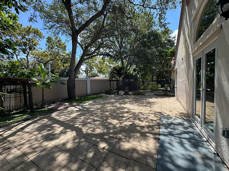 1038 W Jasmine Ln — Photo 15