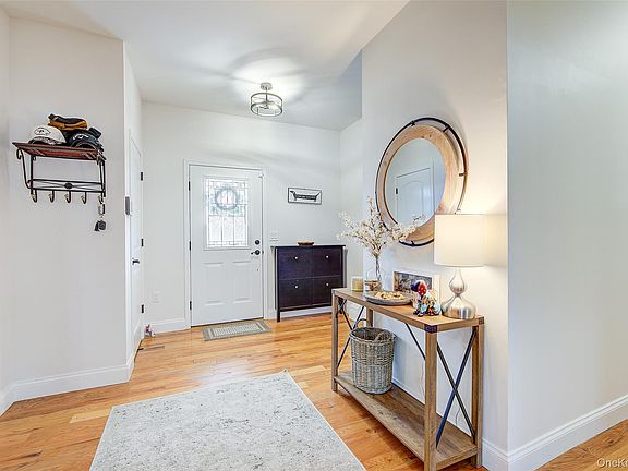 3rd image of 20 Tanyas Court