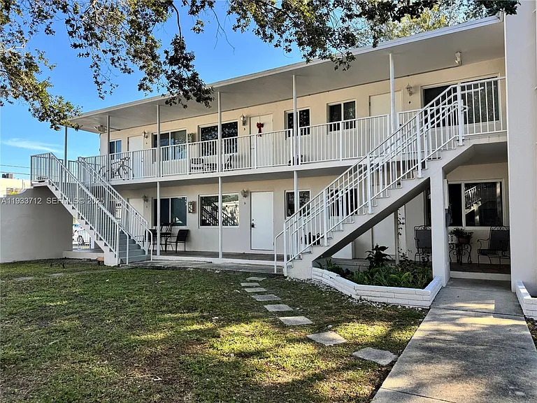 251 Hibiscus Dr #4 — Photo 10