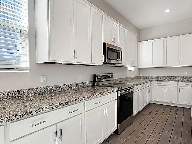 15733 W Polk St — Photo 10