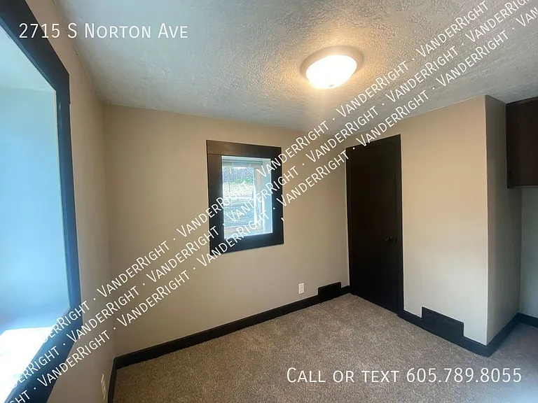 2715 S Norton Ave — Photo 8