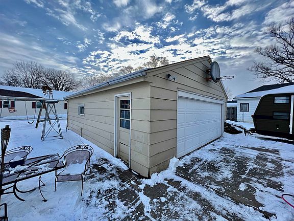 3rd image of 402 S 10th St