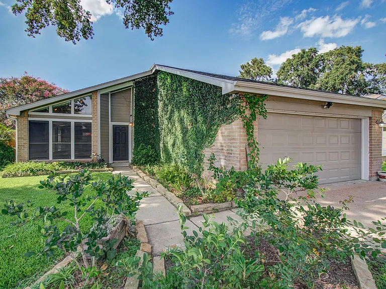 10546 Rippling Fields Dr — Photo 1