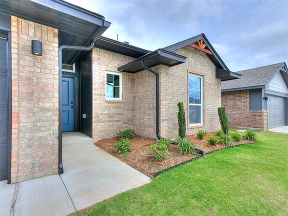 3rd image of 1004 Acacia Creek Dr