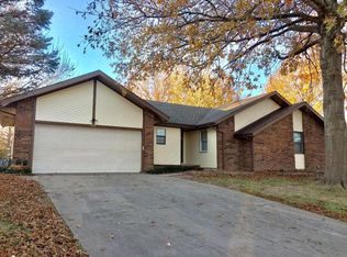 216 Raintree St, Nixa, MO 65714