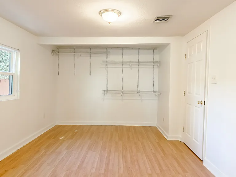 2622 W Summit Ave — Photo 18
