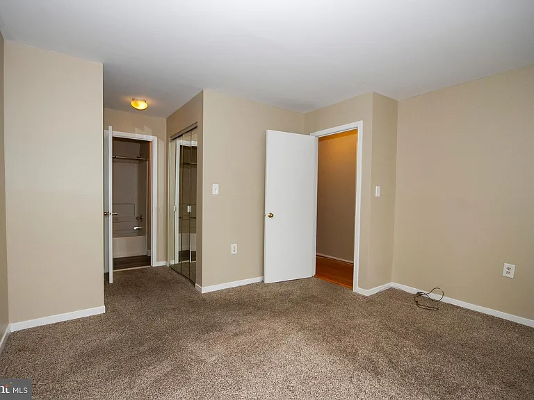 10 W Lee St #B-R72 — Photo 13