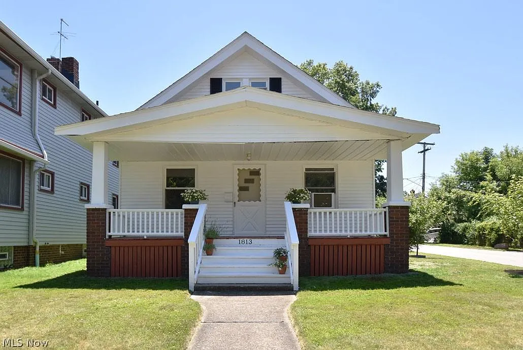 1813 Creston Ave photo 1