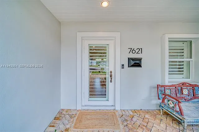 4 bed, $9,500 — Photo 2