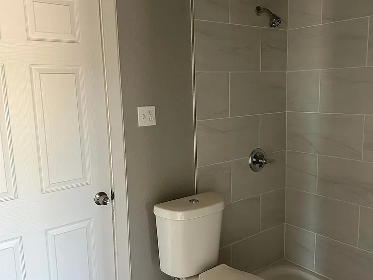 1009 S Lea Ave — Photo 3