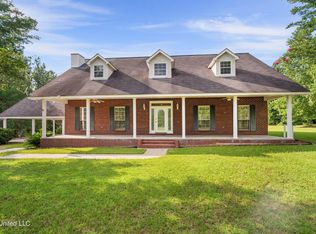 28 Houston Rd, Poplarville, MS 39470