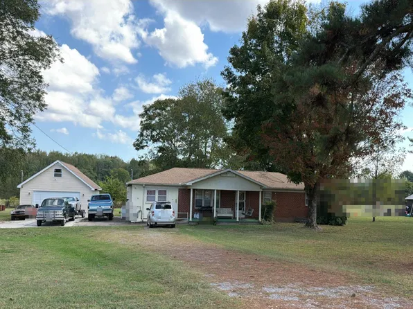 32 S Patrick Rd, Fayetteville, TN 37334