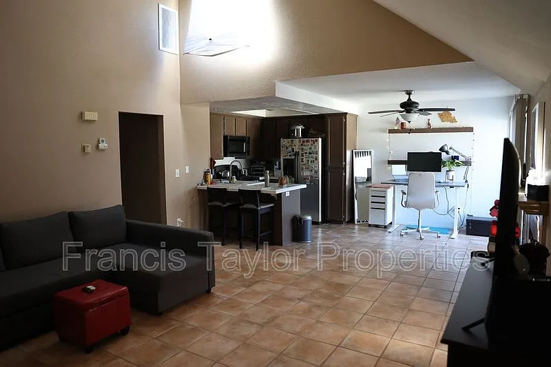 1 bed, 1.0 bath, 892 sqft, $1,925 — Photo 4