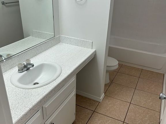 4th image of 915 Johnfer Way #31