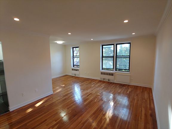 2nd image of 87-01 Midland Pkwy APT 5E