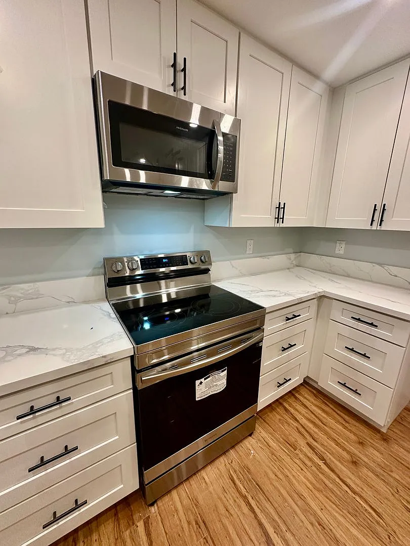 215 Euclid Avenue — Photo 2