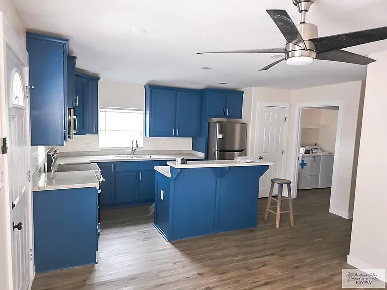 1000 Zaragosa St — Photo 3