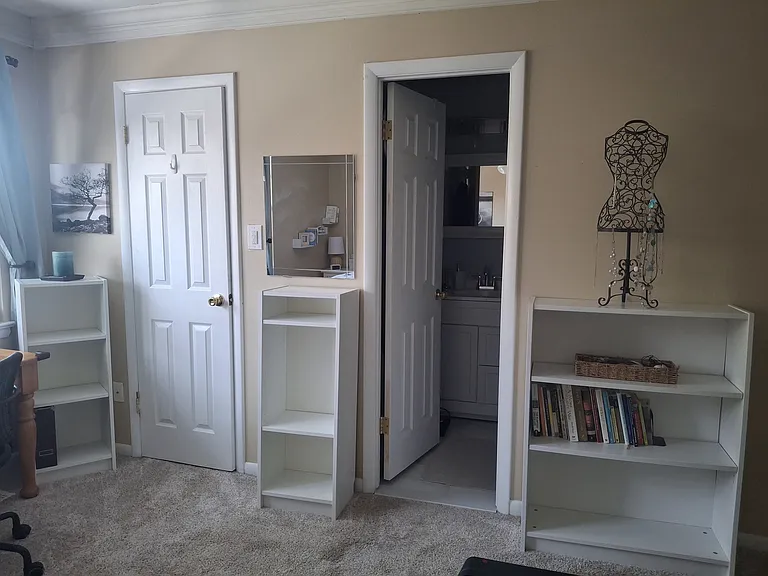 First floor: Master bedroom
