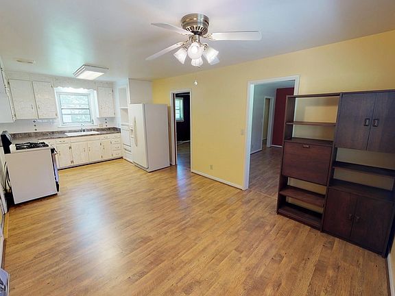 4th image of 109 Saint Johns Dr