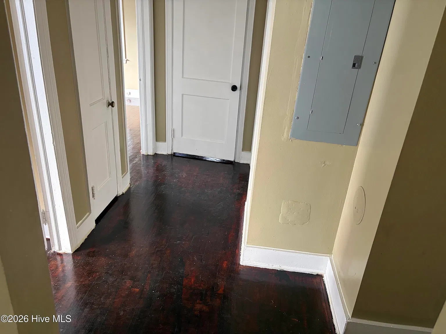 3 bed, 1.0 bath, 964 sqft, $1,325 — Photo 4