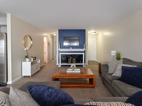 4th image of 865 Cliffs Dr #301B