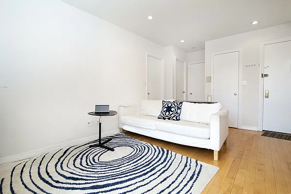 Rented by REAL New York | media 6