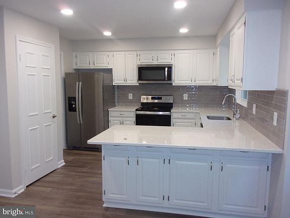 2nd image of 422 Council Dr NE