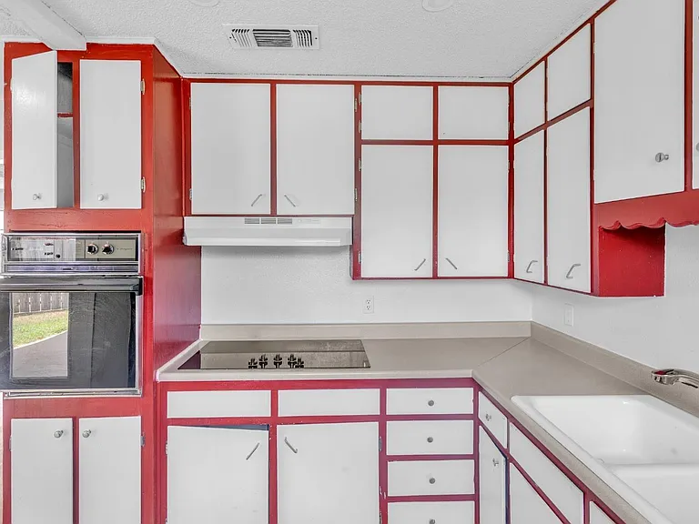 200 Linden St — Photo 13