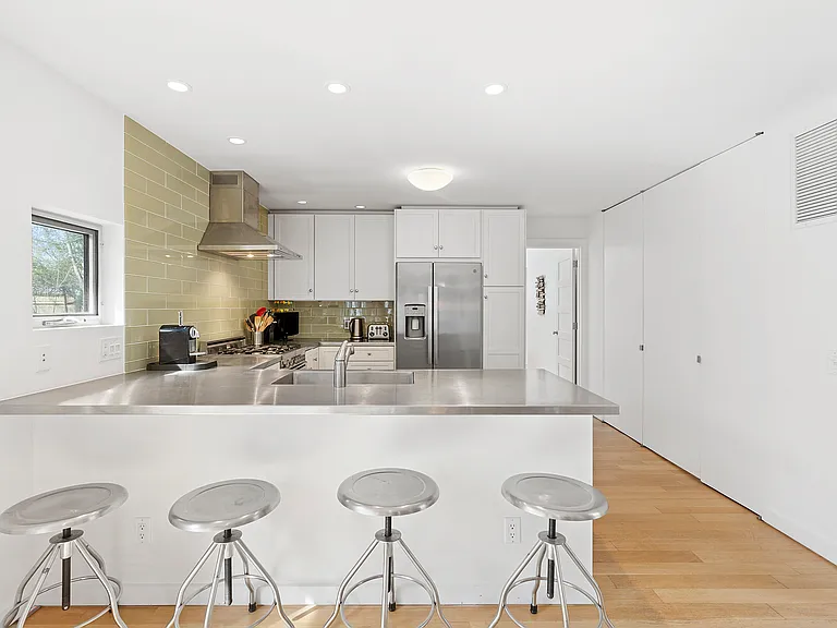 54 Gardiner Dr — Photo 7