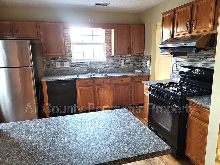 3758 Meadow Creek Dr — Photo 3