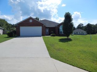 104 Lauren Ln, Thomasville, GA 31792