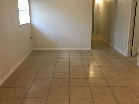 4th image of 8302 N Hillsborough Ln