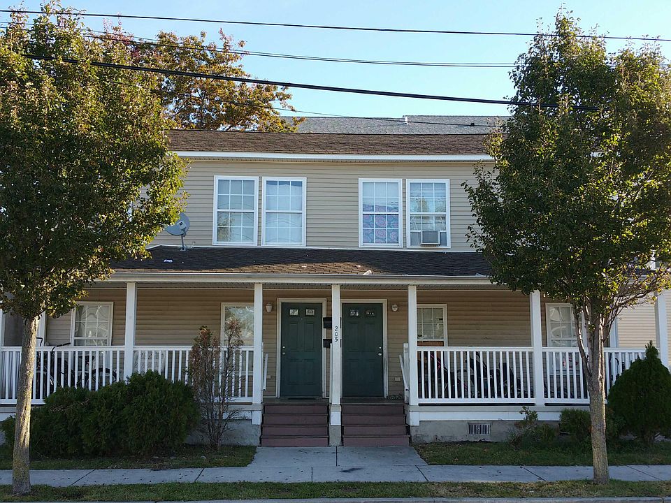 1st image of 201-205 W Roberts Ave