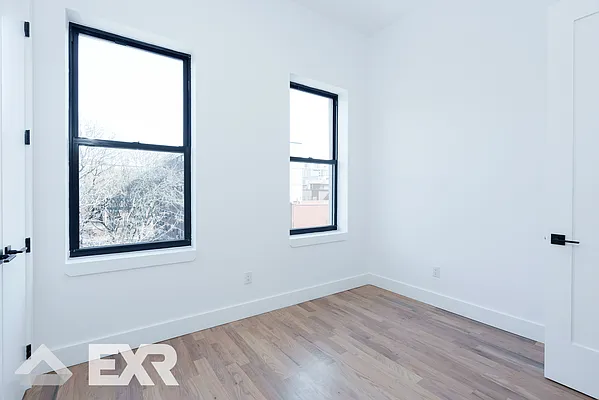 Rented by EXR | media 33