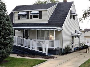 6335 Stonecrest Dr, Brookpark, OH 44142