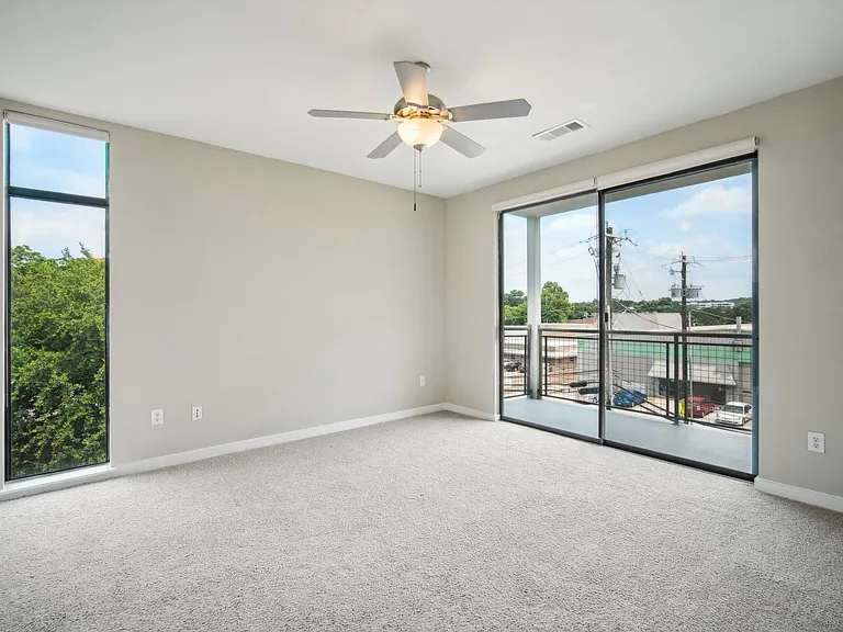 Cole Apartments — Photo 33
