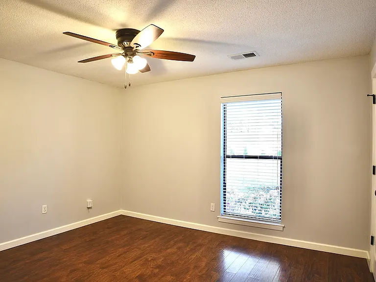 925 Greenview Rd — Photo 24