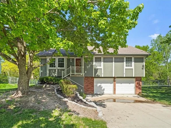 7114 Sobbie Rd, Pleasant Valley, MO 64068