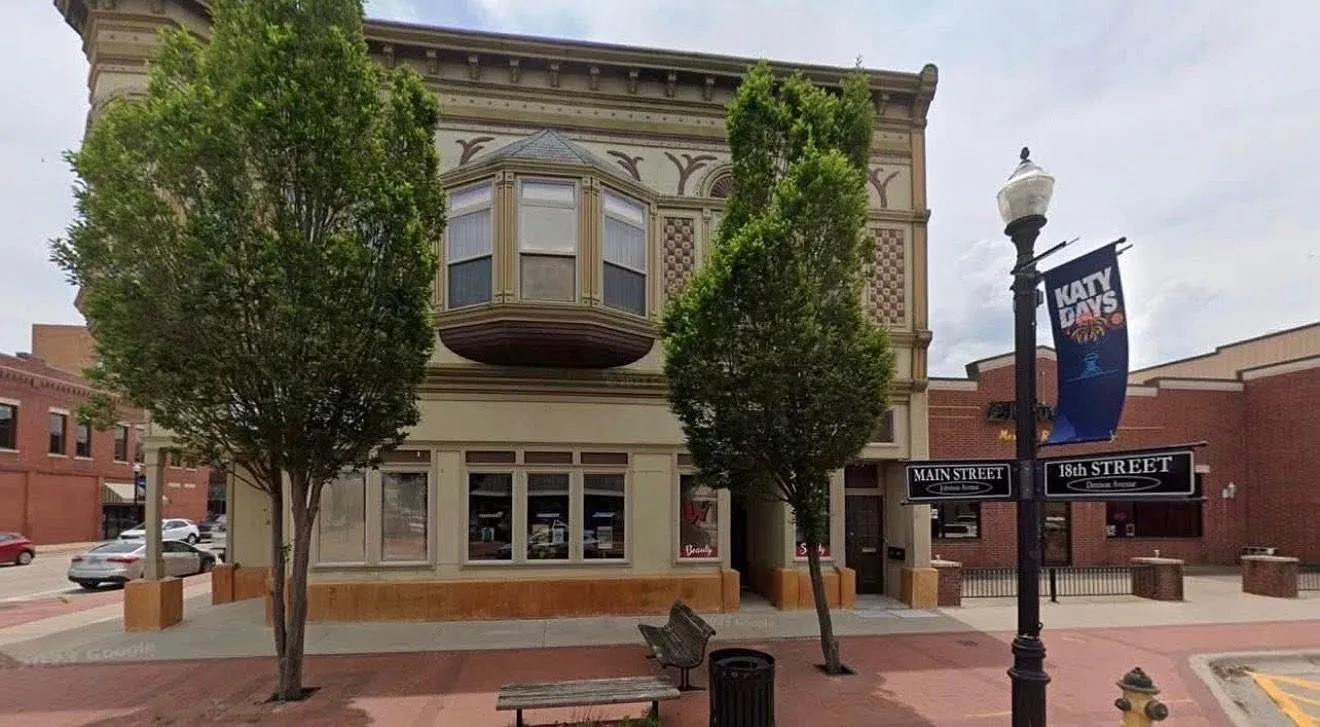 1800 Main St — Photo 2