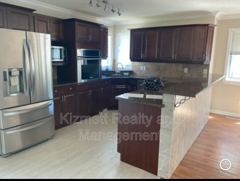4 bed, 4.0 bath, 2035 sqft, $3,200 — Photo 2