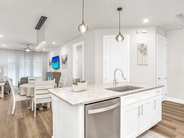 12976 Pembroke Dr — Photo 13