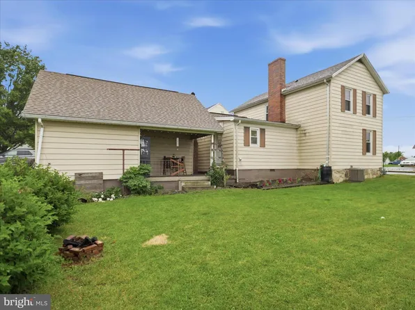 128 E Madison St, Greencastle, PA 17225