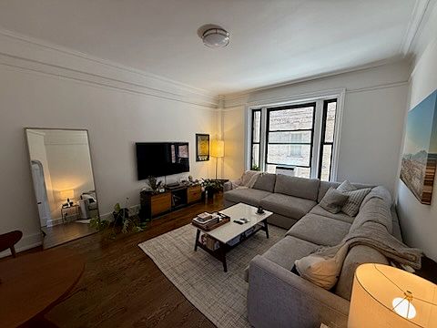4th image of 166 W 72nd St APT 2D